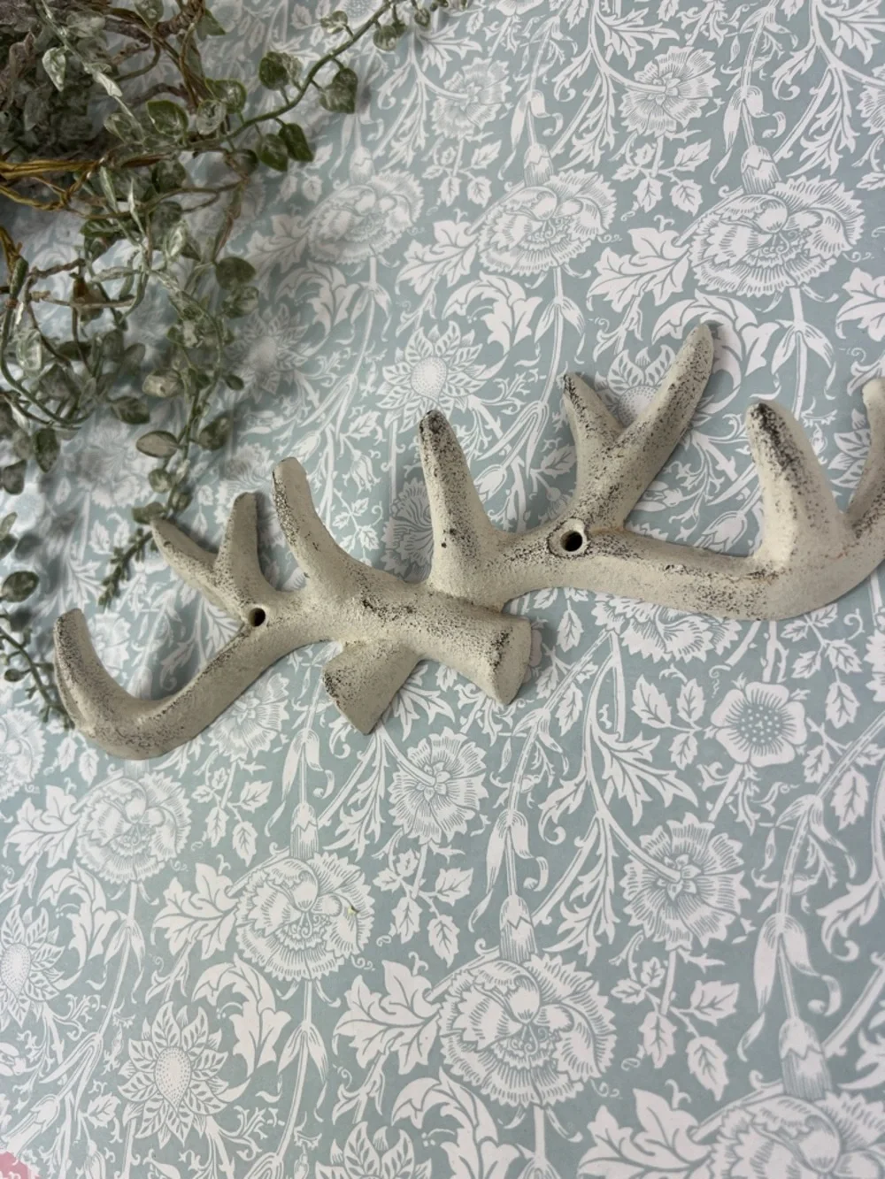 Rustic White Antler Wall Hook Rack Decorative Home Wall Decor Totes Towels Bags